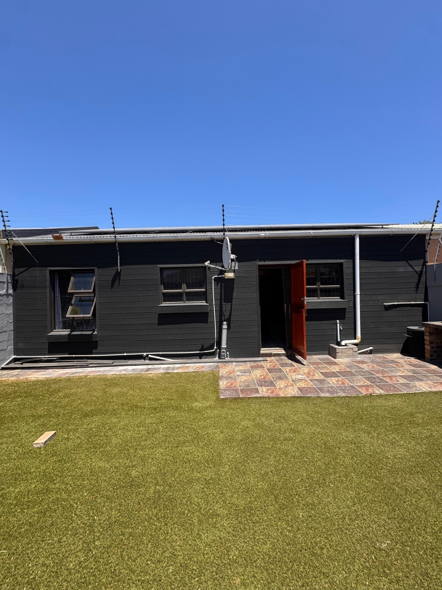 To Let 2 Bedroom Property for Rent in Strand South Western Cape